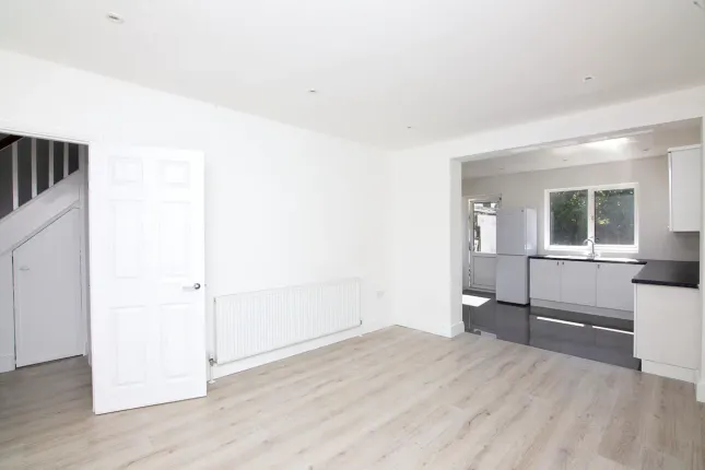 31, Carlton Avenue West, Wembley photo 3
