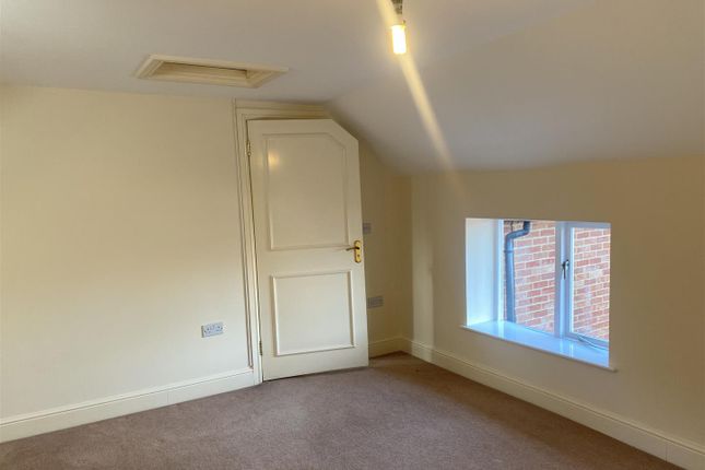 88-92, Flat at rear, Tenterden photo 4