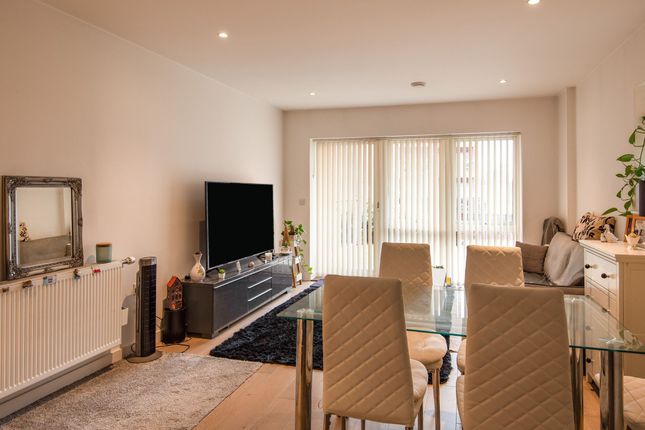 Flat 2, Burnell Building, London photo 5
