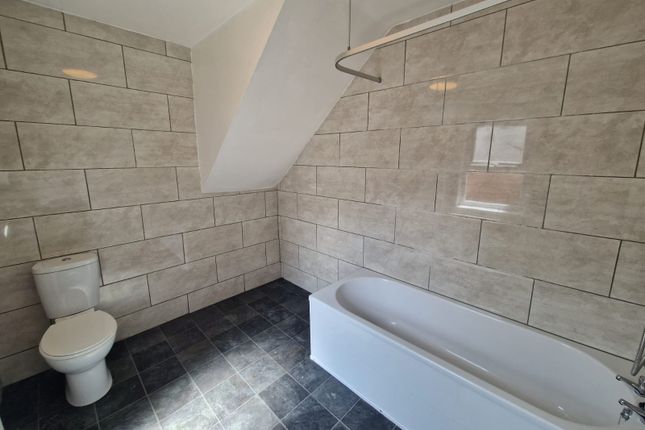 298, Westbourne Avenue photo 3