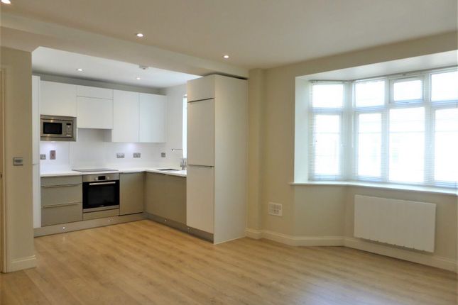 Thumbnail Flat to rent in Western Road, Brighton