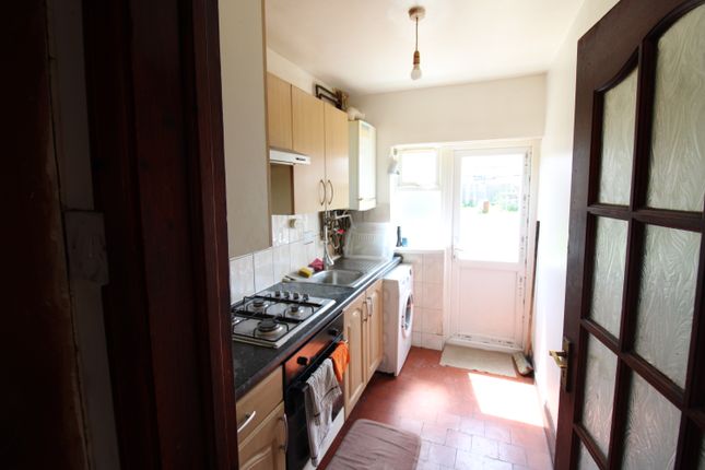 70, Victoria Gardens, Hounslow photo 4