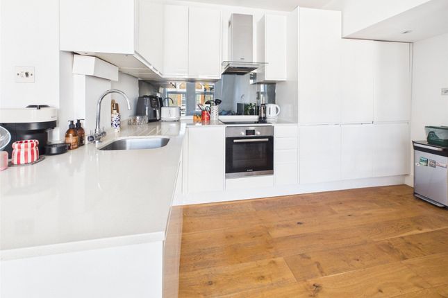 Flat 5, 2a, Laurel Avenue, Twickenham photo 4
