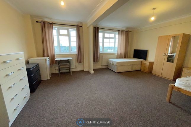 Thumbnail Room to rent in Ashford Court, London