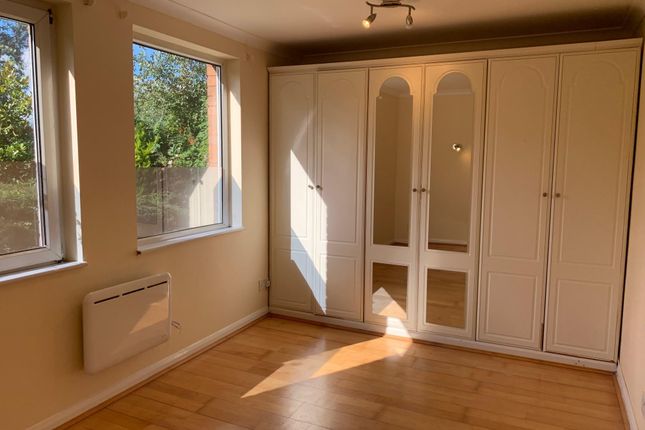 2 Parklands, Chiltern Avenue, BUSHEY photo 2