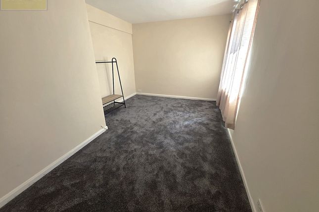426A Flixton Road, Manchester photo 4