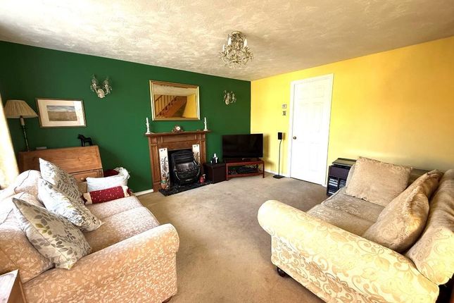 58, Coltsfoot Green, Luton photo 2