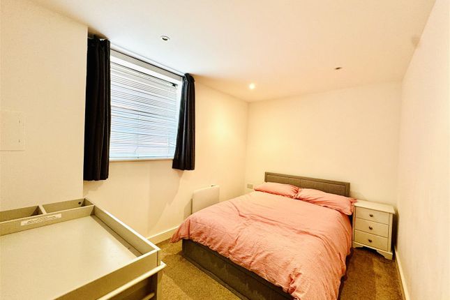 Flat 21, Projection West, Merchants Place, Reading photo 5