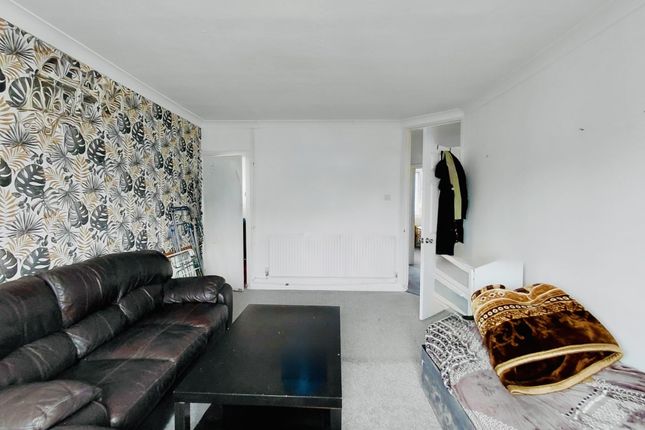 8, Faircroft, Slough photo 4