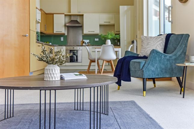 72 Sanderling Lodge, Rope Quays, Gosport photo 3