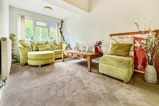 49, Warners End Road, Herts photo 4