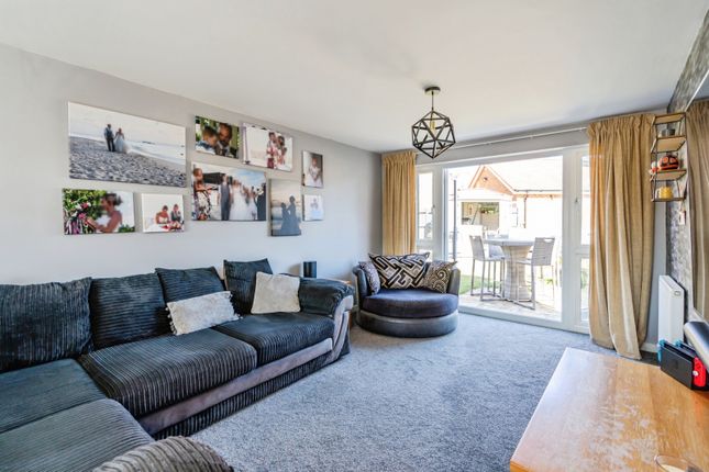 5, Hadrian Drive, Chichester photo 2