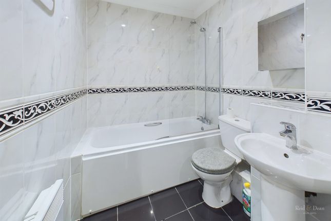 8 Pacific Heights North, Eastbourne photo 4
