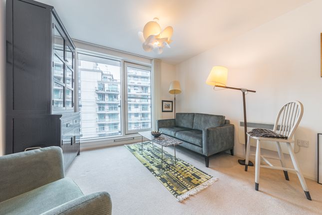 Flat to rent in Admiral House, 19 St. George Wharf, Vauxhall, London
