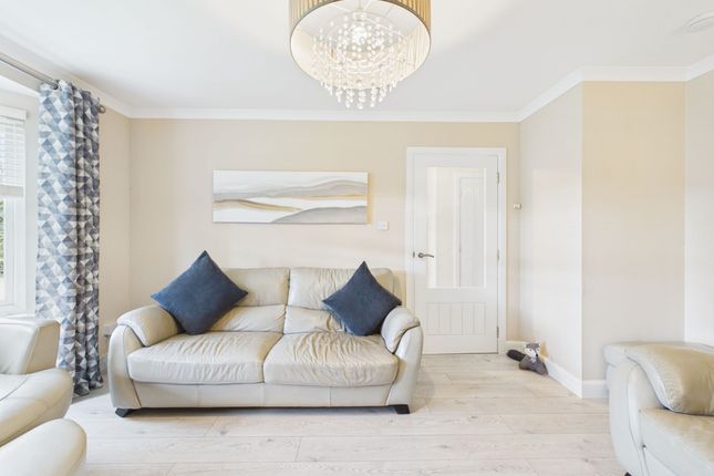 4 Siskin Way, Coatbridge photo 3