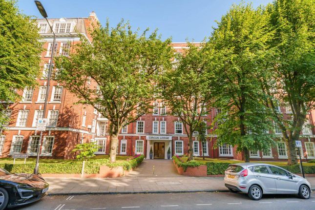 Flat for sale in Circus Road, London