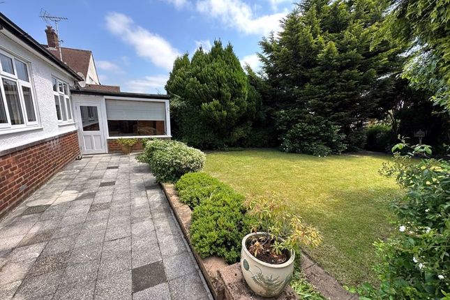 Bungalow for sale in Russell Lane, London