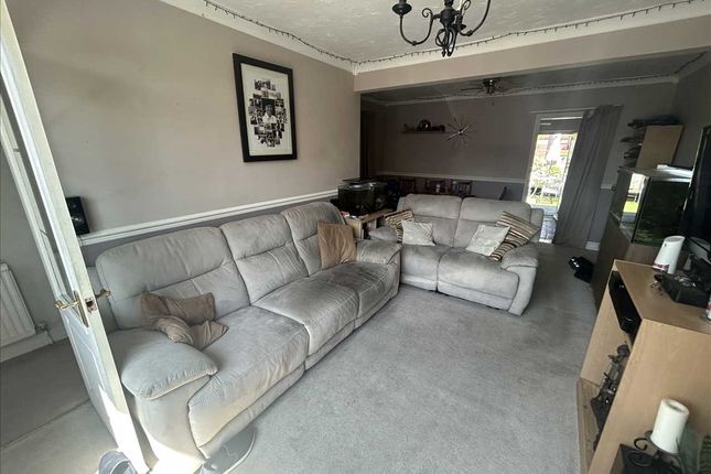 48, East Road, Bedfont photo 3