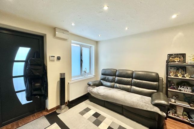 27, Clivesdale Drive, Hayes photo 4