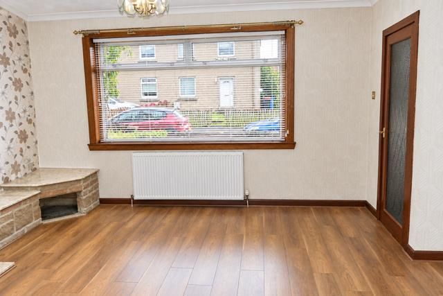 15, Mcneil Crescent, Bathgate photo 3