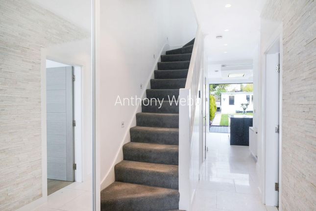 Terraced house for sale in Hawthorn Avenue, Palmers Green