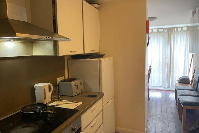 Room to rent in St. Mary's Road, London
