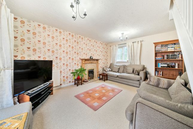 18, Heritage Drive, Chesterfield photo 4