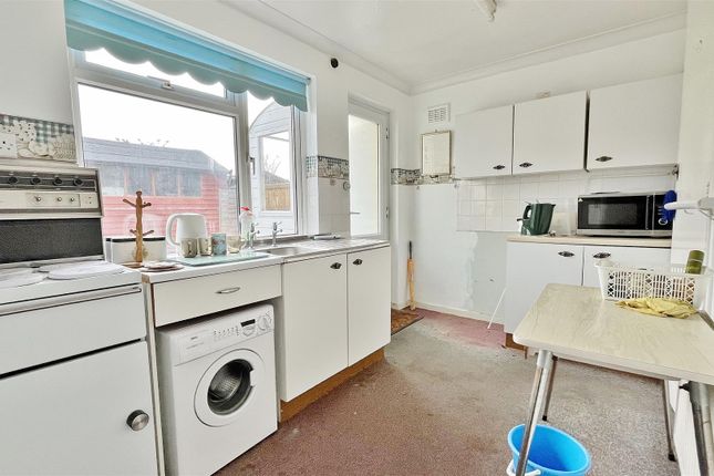 220, Walton Road, Walton-on-the-Naze photo 2