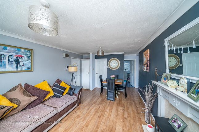 Flat 4 Heath View, Cannock Road, Heath Hayes, Cannock photo 4