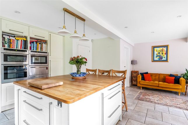 21, Warenne Heights, Redhill photo 2