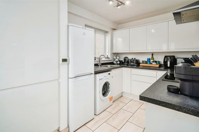 Flat for sale in Slade End, Theydon Bois, Epping