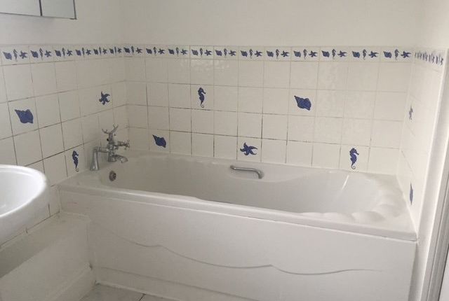 156, Harwoods Road, WATFORD photo 4