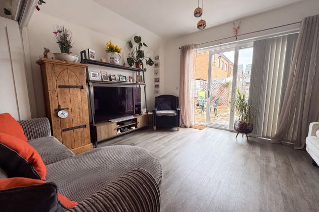 63 New Dawn Place, Swindon, Wiltshire photo 4