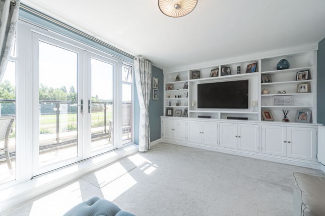 18, Fairstone, Newbury photo 3
