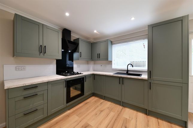37, Tates Way, Stevenage photo 4