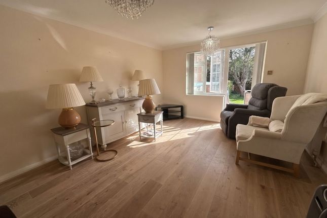 138, Firs Avenue, London photo 2