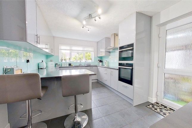 4, Lancing Close, West Sussex photo 2