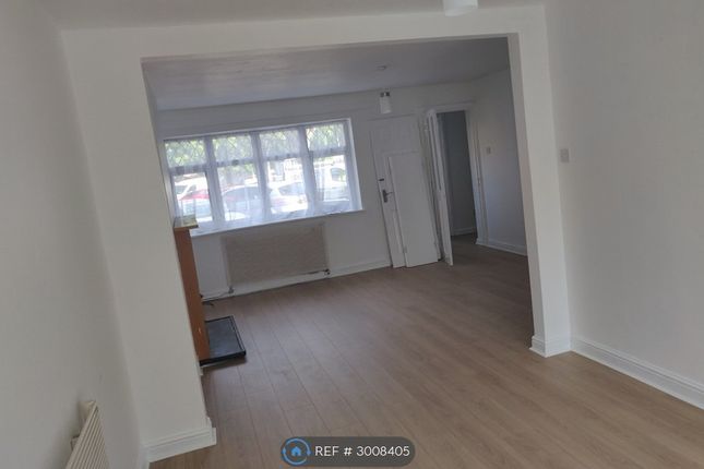 Saxon Close, Dunstable photo 3