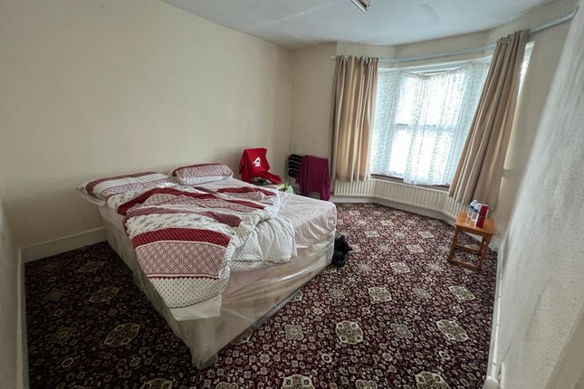 Semi-detached house to rent in Townsend Road, Southall
