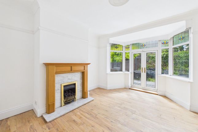27, Woodlands Grove, Bingley photo 4