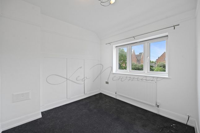 92, Queens Walk, Ashford photo 4