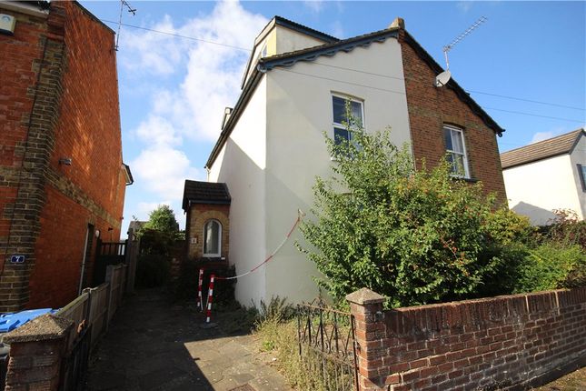 Room 3, 8, Queens Road, Egham photo 2