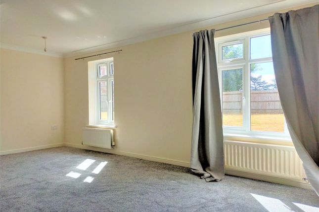 27 Talfourd Way, Royal Earlswood Park, Redhill photo 2