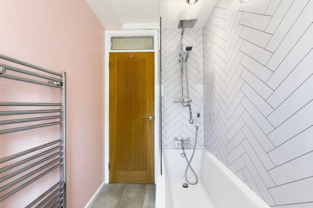 15, Brynawel, Caerphilly photo 3