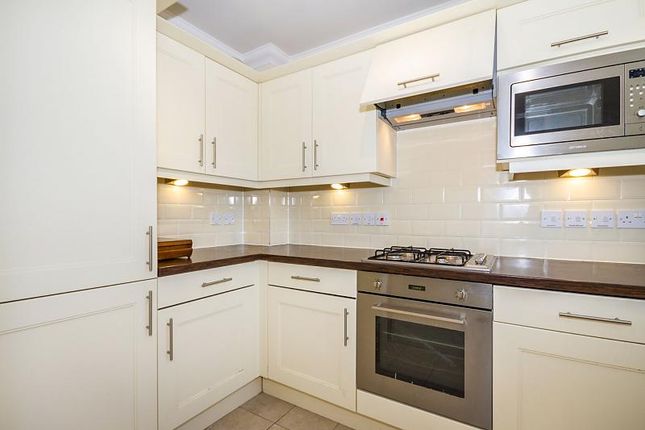 Flat 8 Cedar Rise, 93, Reigate Hill, Reigate photo 2