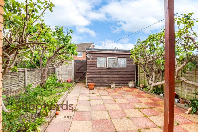 7, Barnfield Close, Hoddesdon photo 4