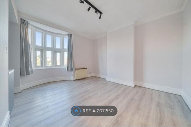 Studio to rent in High Street, London