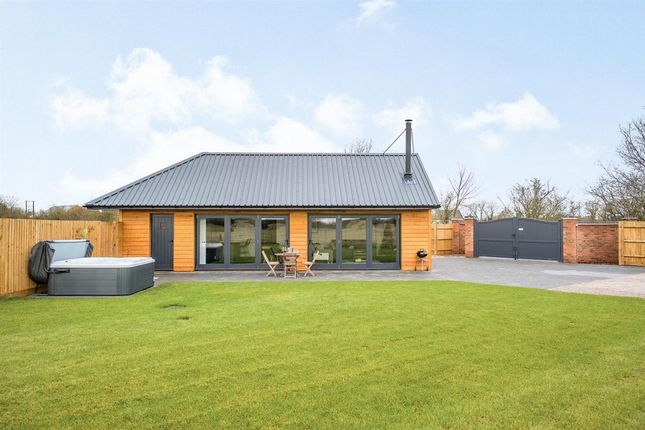 Thumbnail Barn conversion for sale in Tomlow Road, Southam, Warwickshire