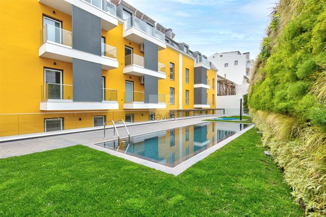 Apartment for sale in 3 Bedroom Apartment, Janelas Verdes, Estrela, Lisbon