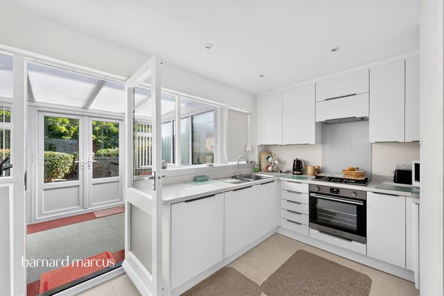 77, Chaplin Crescent, Sunbury-On-Thames photo 4